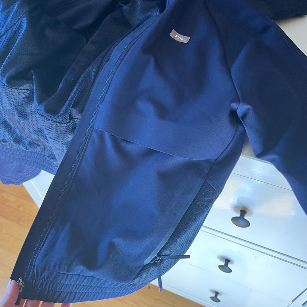 Technical collection jacket XXS perfect condition worn for a few hours FIGS